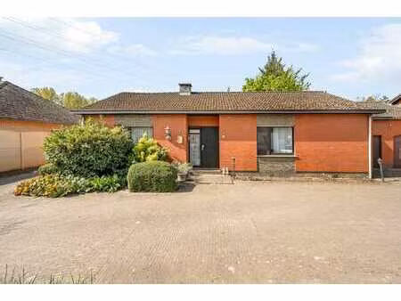 maison de plain-pied avec 3 chambres.