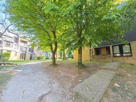 agréable studio de +/- 36m² situé au rez-de-chaussée !