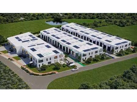 nouveau bâtiment d'entreprise (2.143 m²) idéalement situé...
