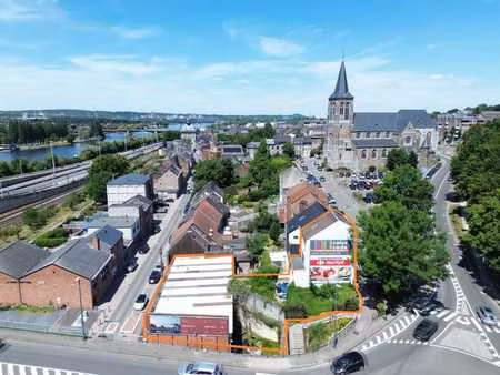 ensemble immobilier à l'entrée de visé - superbe visibilité