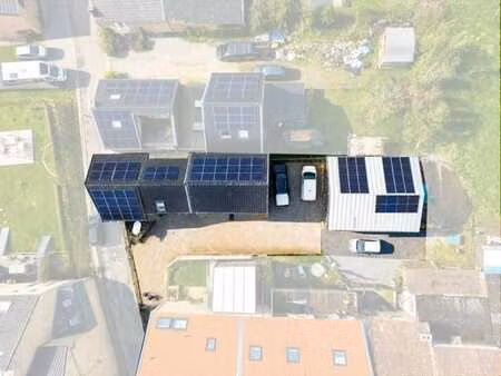 ensemble immobilier avec 2 maisons + entrepôt