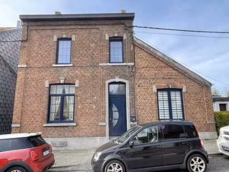 belle maison d’habitation avec jardin