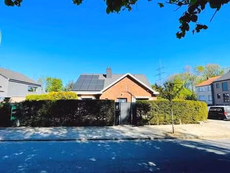 villa 4 façades rénovée de 5 chambres dans le bois st-jean