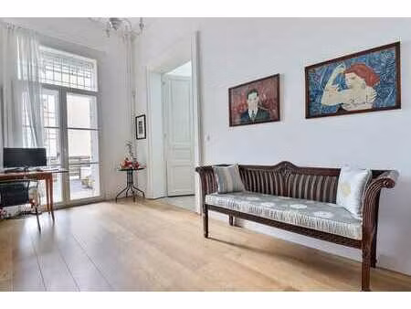 quartier stéphanie/louise : appartement avec terrasse