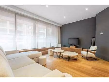appartement récent avec de hauts plafonds situé au centre de