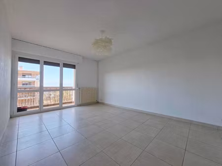 appartement de type 2  vue lac  proche centre-ville  thonon