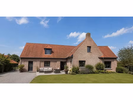 vente maison 8 pièces 233 m² à wannehain (59830)  735 000 €