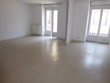 vente appartement 3 pièces 81 m² à vals-les-bains (07600)  129 000 €