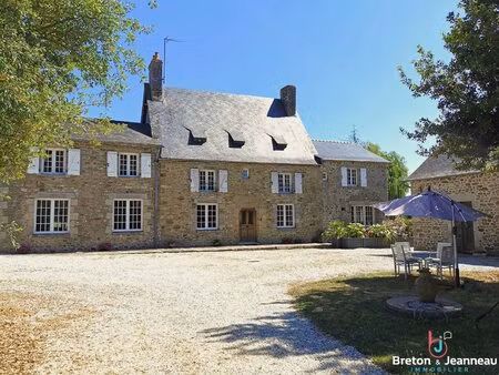 propriété comprenant maison et gîtes sur 1 ha 27 en mayenne