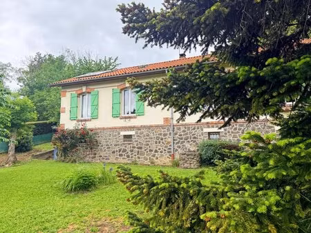 maison de 7 pièces de 131 m² à billom