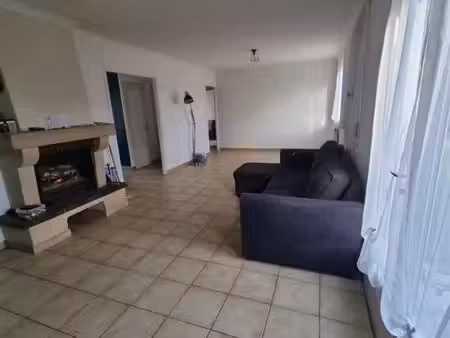 maison confortable 2 chambres sur un beau terrain