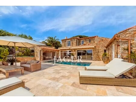 villa de luxe à vendre dans le quartier les issambres