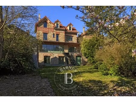 maison de luxe à vendre dans le quartier pasteur