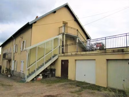 immeuble de 430 m2 habitables composé de 4 appartements à vesoul 70000 au prix de 197 900.