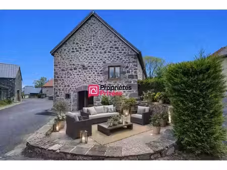maison de caractère en pierre 6 pièces de 300 m2 sur terrain 344 m2
