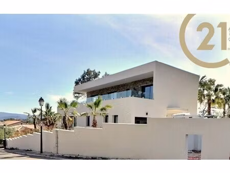 villa de luxe à vendre à la motte