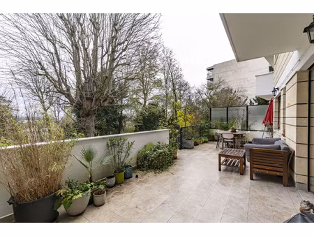 le pecq - appartement de 72 m2 en rez-de-chaussée avec terra