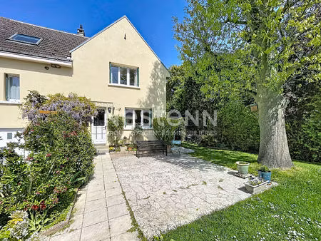 a vendre maison de 6 pièces de 97 m² à plaisir - quartier centre-ville