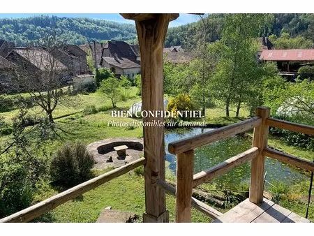 ensemble immobilier avec cour  jardin et dépendances