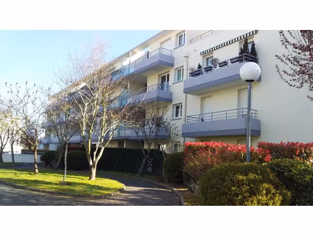 t2 avec jardin privatif  parking et cave ; résidence calme et sécurisée proche tramway