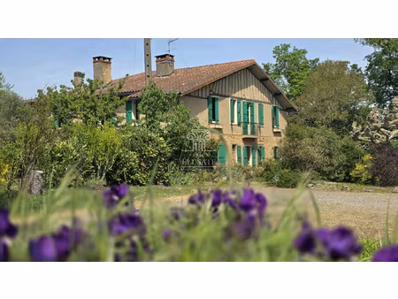 maison t11 - 300m2 en campagne avec terrain d'1ha et dependa