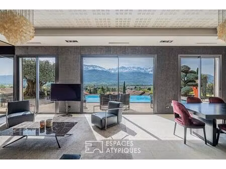 villa d'exception à la vue panoramique avec piscine