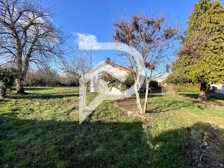 maison contemporaine avec dépendances et terrain