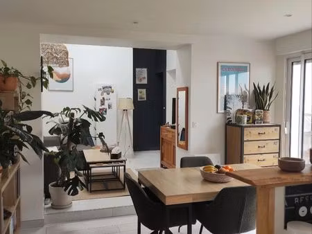 location t3 meublée avec cour privée - la rochelle