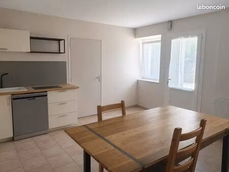 appartement de 70m² avec cour indépendante