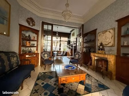 maison 7 pièces 214 m²