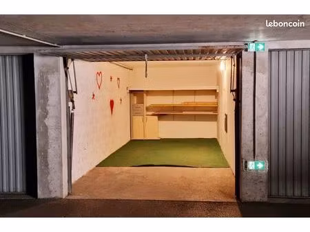 a louer box fermé 15m2 au sous-sol d'un immeuble résidentiel