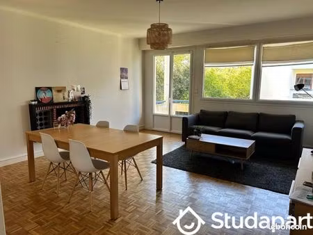 chambre 1 pièce 11 m²