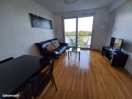 chambre meublée lumineuse île de nantes 44200 au calme (nantes centre 44000)