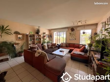 chambre 1 pièce 12 m²