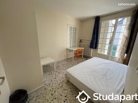 chambre 1 pièce 13 m²
