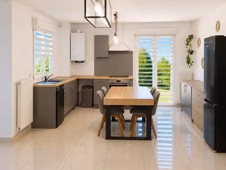 à louer – appartement f3 de 72 m² avec terrasses et garage