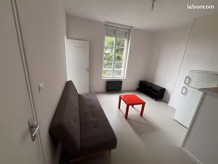 f2 meublé laon  location charge comprise  32m²