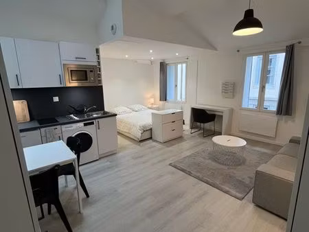 à louer – studio meublé refait à neuf – lyon 2e / bellecour disponible à partir du 17 mai 