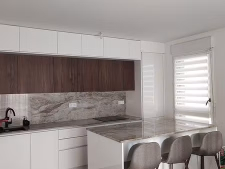 belle chambre meublée dans appartement neuf t4 avec balcon – les ardoines  à 3 min de bibl