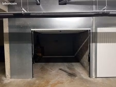 location grand box fermé 17 m2