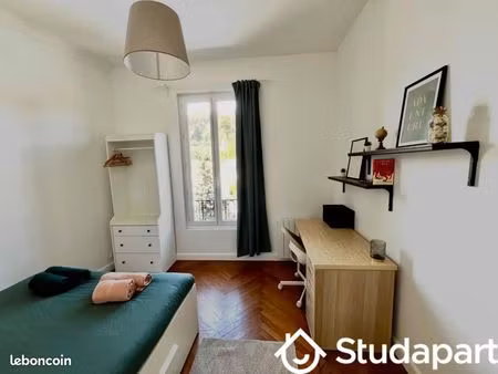 chambre 1 pièce 13 m²