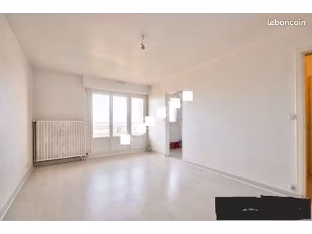 loue studio 370 euros