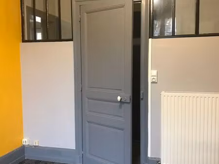 t3 61 m² avec petite cour 2 chambres charleville centre proche place ducale