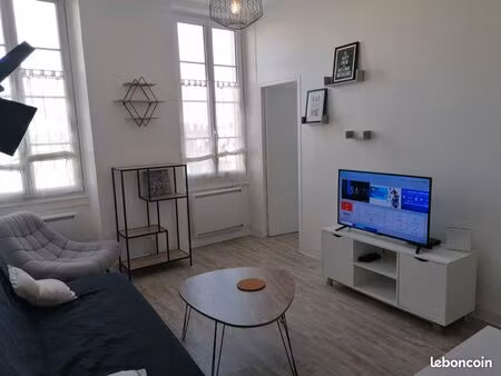 2 pièces ensoleillé en centre ville   au calme