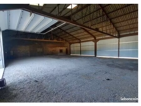 loue place de parking pour 1 voiture