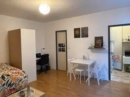 studio 1 pièce 27 m²