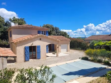villa traditionnelle avec piscine - 4 pièces - 107.8 m²