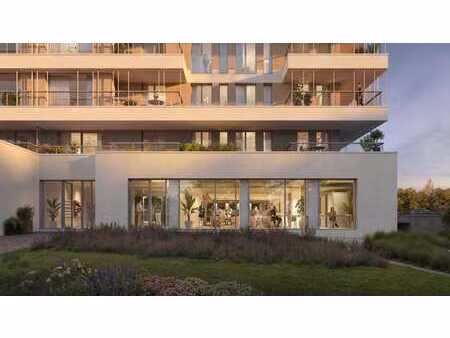 bureau casco de 468 m² avec lumière naturelle et rooftop