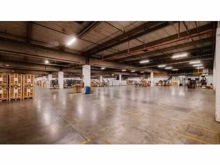 entrepôt avec bureaux à louer à asse
