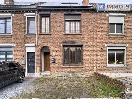 maison en gros oeuvre avec panneaux solaire
